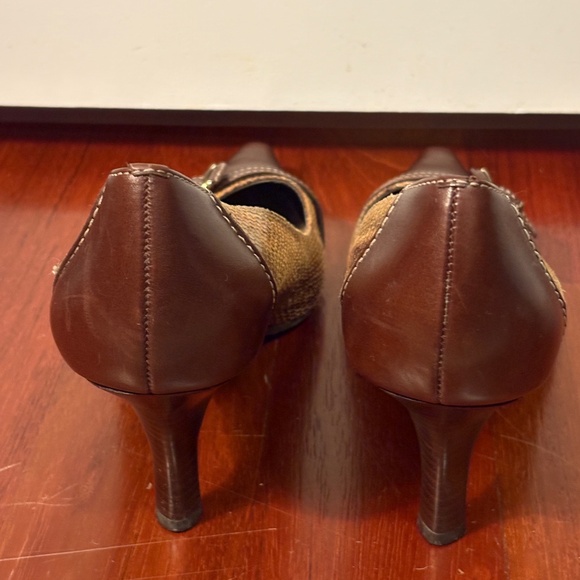 Joan & David Classic Brown Heels and Shoe Bag - Picture 7 of 10